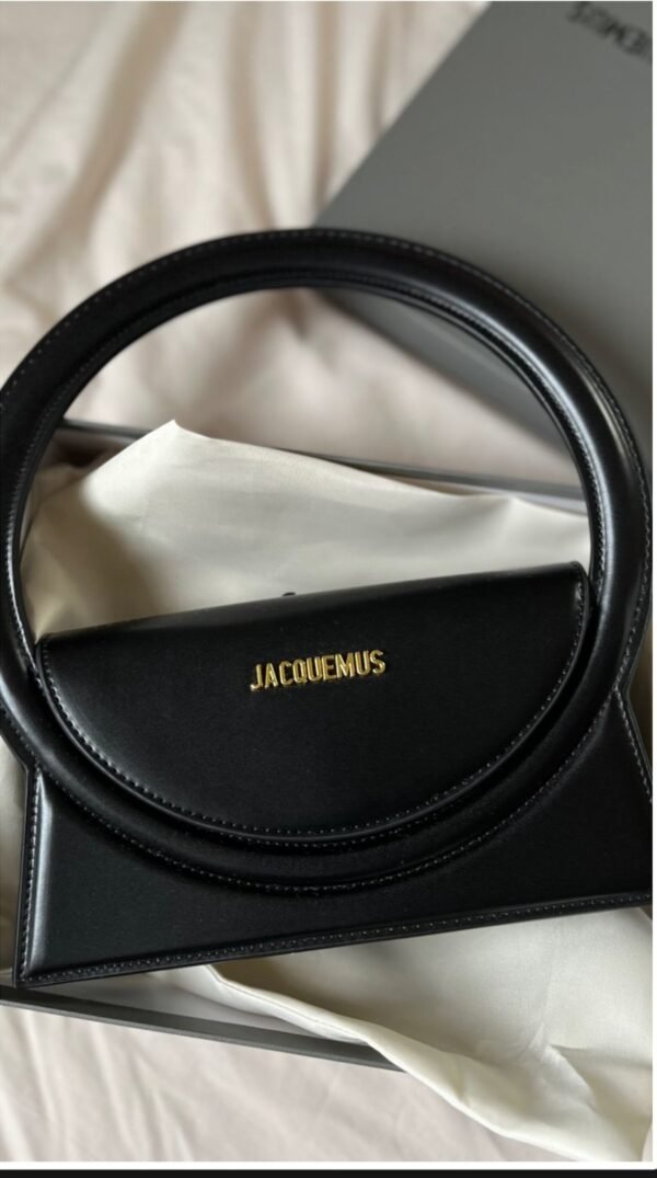 شنطة - JACQUEMUS le Sac Rond / شامل علبة الشركة